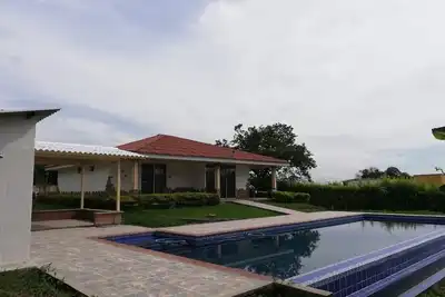Image de Chalet familial avec piscine près du \"Parque del Cafe\"