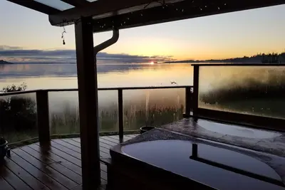 Image de Waterfront Wonder! Paradis privé épique près du centre-ville de Courtenay