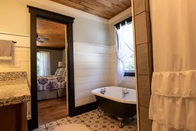 Image de Cedar Hill Cottage - Secluded farmhouse near Serenbe and Atlanta.