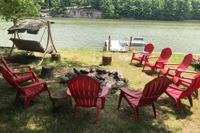 Image de * Nouvelle annonce * 7 chambres 6 salles de bain Lakehouse pour 14 prix de lancement! !