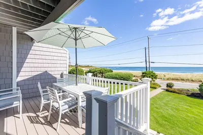 Image de Immaculate Condo, Ocean Views, Steps to Beach