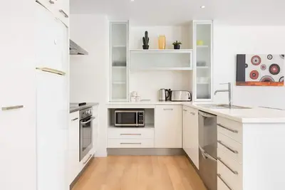Image de Appartement de plage moderne et chic - Emplacement et piscine
