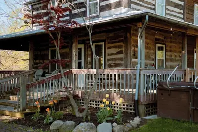 Image de Belle cabane en rondins historique pour une escapade en famille / en couple