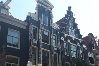 Image de Maison du capitaine; Appartement de 2 chambres, spacieux, propre, situé au centre