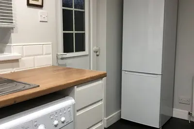 Image de Spacieuse maison moderne de 2 chambres dans un quartier calme