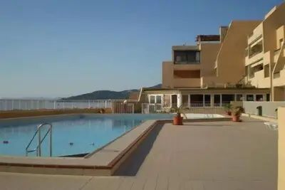 Image de Studio Cabine Climatise idéal pour 1 couple et 2 enfants.