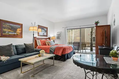 Image de Downtown Park City! 3min à la station principale et au ski, navette, bain à remous, parking, enregistrement 24h