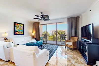 Image de Incroyable condo High Pointe avec gril partagé, bain à remous, tennis et piscine + WiFi gratuit!