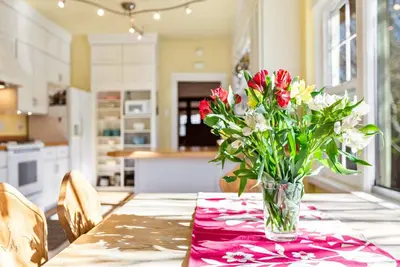 Image de Nouveau! Meilleur emplacement à Boise! Maison d'artisan à Hyde Park à pied ou à vélo partout!