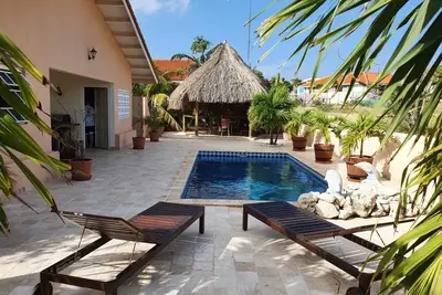 Image de Villa Daiquiri, fantastique maison de vacances dans un emplacement central en voiture (Suv)