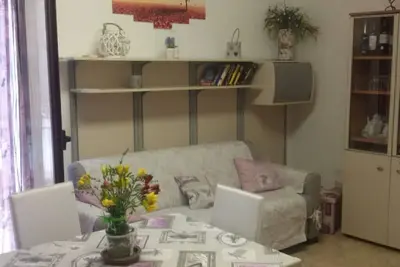 Image de Sara Home, entre la mer et le centre. . . et vous êtes chez vous!