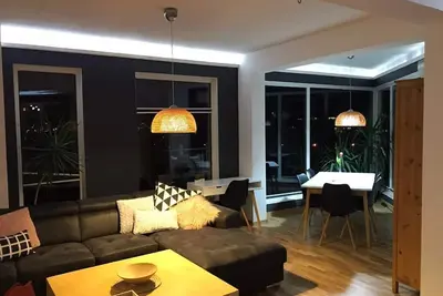 Image de Appartement sur le toit face à l'Académie des Sports + Garage
