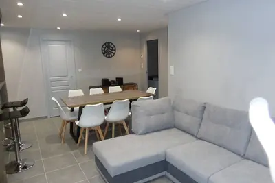 Image de appartement 4* 100m2 dans petite maison, sauna, terrasse, parking, centre ville.