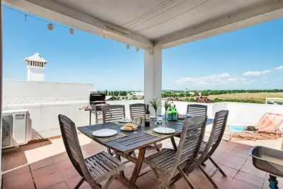 Image de Appartement T3 moderne avec piscine et terrasse privée sur le toit