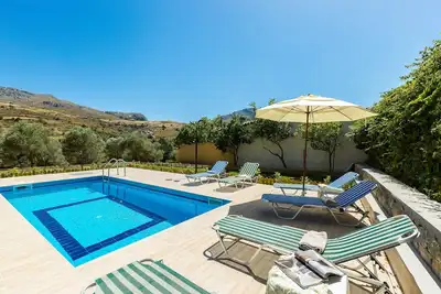 Image de Superbe villa, avec piscine et jardins, près de la mer