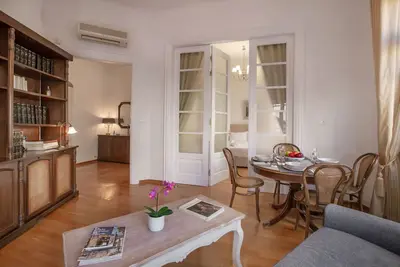 Image de Appartement néoclassique près de Syntagma-Plaka