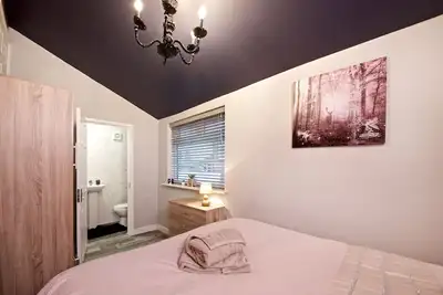 Image de Superbe, confortable, maison design + parking sur place