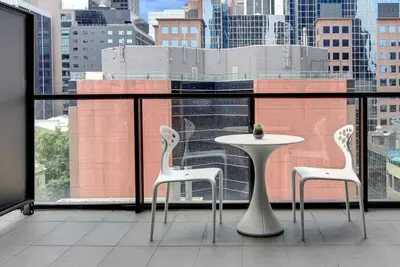 Image de Rare une chambre confortable dans un endroit incroyable!