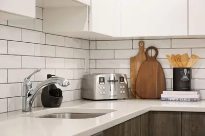 Image de Modern Village 2Br / Ba - bain à remous / piscine / parking gratuit