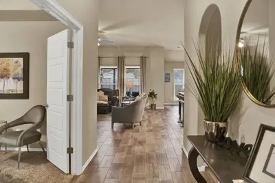 Image de Amber's Snug Haven! Super emplacement, paisible, chic et confortable! Maison plus récente!