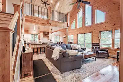 Image de Brand New Bethel Chalet, Hot Tub, Views, 10 minutes to Sunday River
