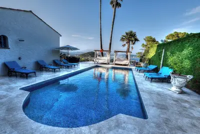 Image de Cannes Mandelieu/Theoule border Lovely 6-Bed Villa