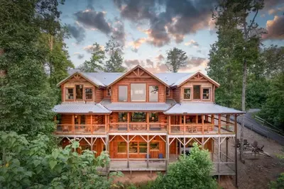 Image de Nouvelle liste! ! Superbe Mountain Lodge; Piscine intérieure; Théâtre, 7 chambres 9 bains