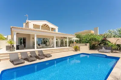 Image de Wonderful villa with country views, private pool, sleeps 6, Ac