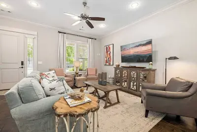 Image de ★ PLᗩCE De Poids | 2 minutes de marche 2 Dickson et Dt | Patio sur le toit!