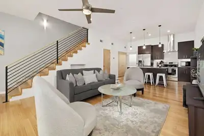 Image de ★ Le SoFᗩY | Quartier Art + Design | Près de Ua & Dt!