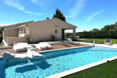 Image de Luberon, Villa contemporaine avec piscine chauffée au sein d'un resort 4 étoiles