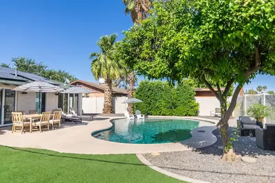 Image de Retraite du désert avec piscine près de la vieille ville de Scottsdale