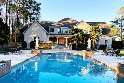 Image de Maison de luxe 4br. Seulement 5. 4 miles de Augusta National Golf Club.