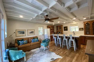 Image de Animaux acceptés Cottage au coeur de West Ashley à proximité du centre-ville et des plages.