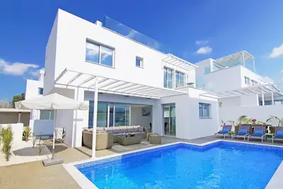 Image de Paradisia Villa - À distance de marche du centre d'Ayia Napa