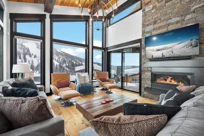 Image de Ski-in/Ski-Out Luxury Schweitzer•Hot Tub•4 King Suites•Walk to Village•Ski Room
