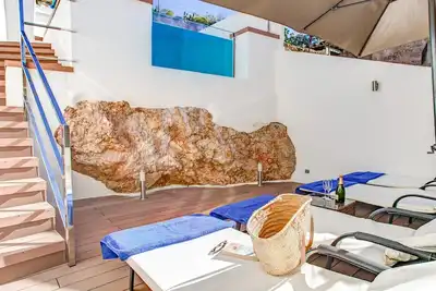 Boutique townhouse, modern, pool, WiFi