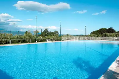 Image de Joli appartement avec Wifi, piscine, climatisation, Tv, terrasse, animaux admis et parking