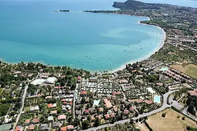 Image de Bel appartement avec climatisation, Wifi, piscine, Tv, terrasse et animaux admis