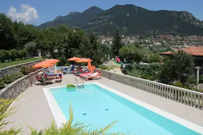 Image de Bel appartement avec Wifi, piscine, terrasse, animaux admis, vue panoramique et parking