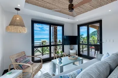 Oceanfront Rooftop Bahia Encantada Jaco L3