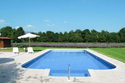 Image de Appartement dans une maison de vacances avec piscine, climatisation, Wifi, Tv, terrasse, parking