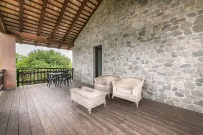 Image de Appartement dans une maison de vacances avec piscine, Wifi, climatisation, Tv, terrasse, parking