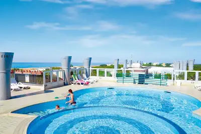 Image de Bel appartement pour 6 personnes avec climatisation, piscine, Wifi, Tv et terrasse