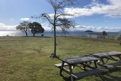 Image de Lakefront  house