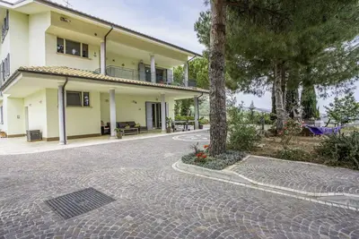 Image de Appartement avec Wifi, climatisation, Tv, terrasse, animaux admis, vue panoramique, parking