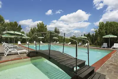 Image de Joli appartement dans une maison de vacances avec Wifi, piscine, terrasse, animaux admis, parking
