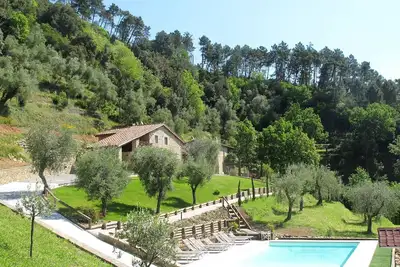 Appartement dans une maison de vacances avec piscine, climatisation, Wifi, Tv, terrasse, parking