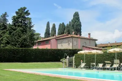 Joli appartement dans une maison de vacances avec piscine, Wifi, Tv, terrasse et parking