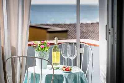 Image de Appartement dans le centre, à 15 mètres de la mer et à 4 km de Taormina.